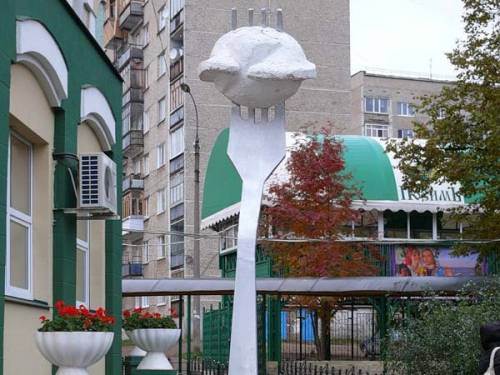 Памятник пельменю в Ижевске
