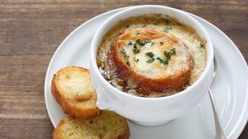 Как приготовить настоящий французский луковый суп?