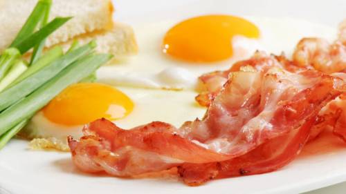 Что может быть проще, чем яйца на завтрак? Скрэмбл, пашот, аэрация и другие загадочные слова
