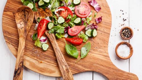 Как приготовить оригинальный и полезный салат?